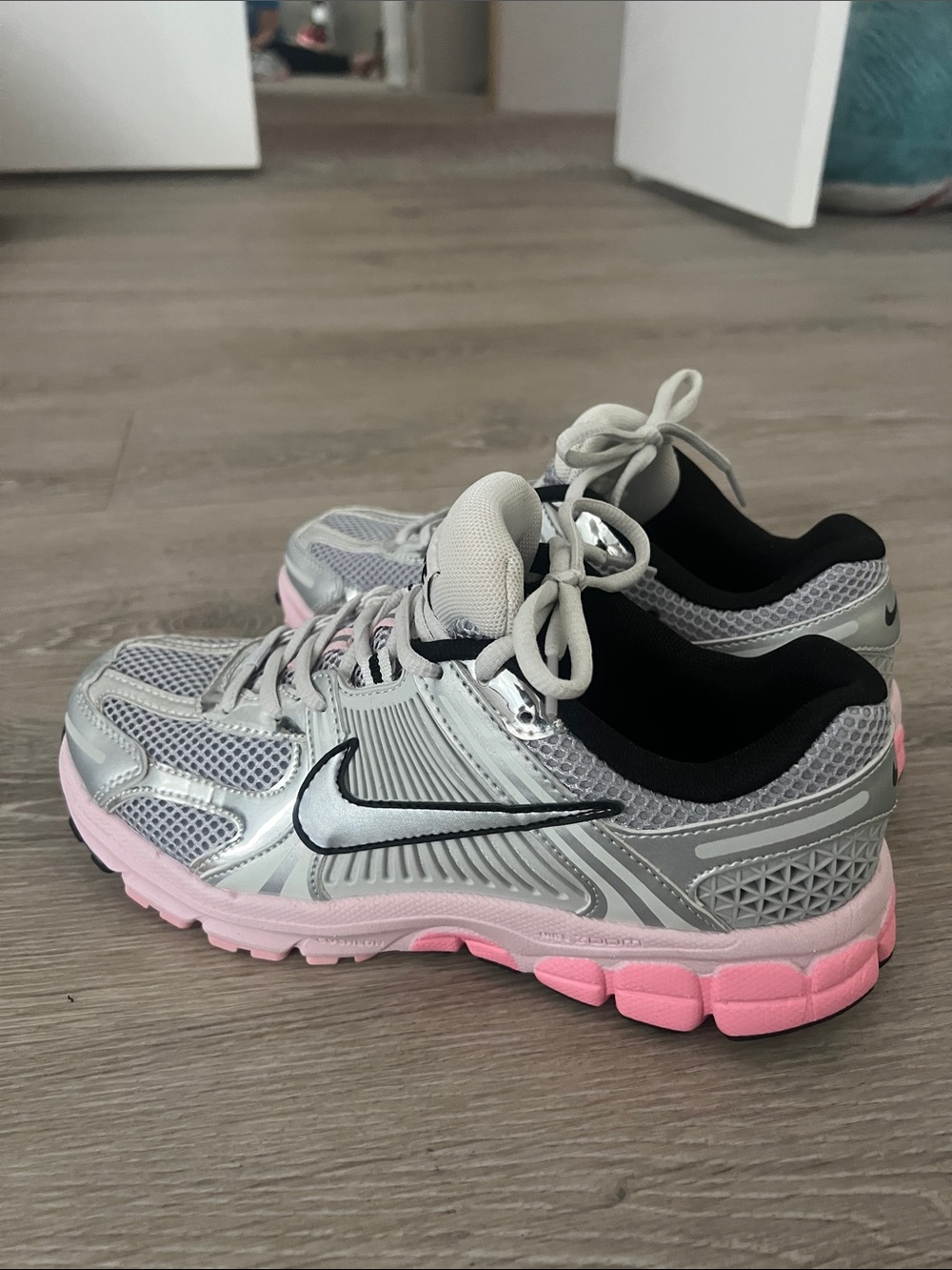 Nike Women's Silver and Pink Athletic Running Shoes